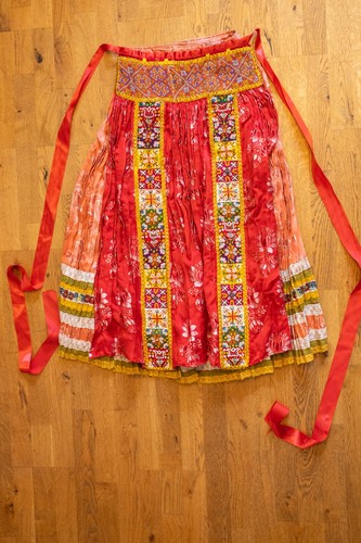 Traditionelle roma tracht - traditionelle, rock